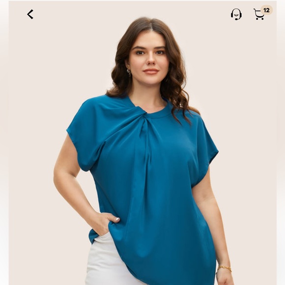 BloomChic 4X Twist Front Top - Picture 6 of 9